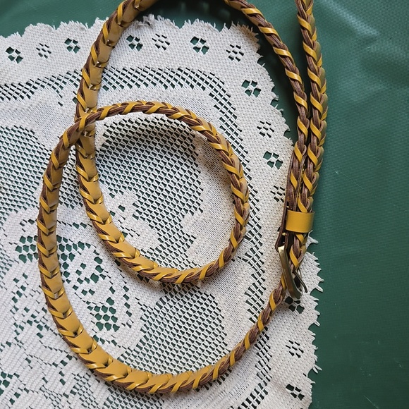 ♦️Belt In Yellow/Gold Color With Gold Tone Buckle One Size Fits Most FINAL PRICE - Picture 4 of 9